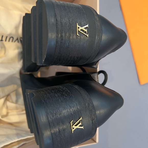 Brand new pair of Louis Vuitton loafers - Picture 4 of 6